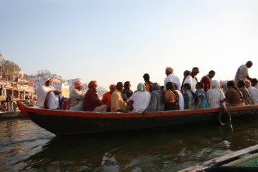 1482918151-58638907cec68-banaras-india-documentary-photography-by-indian-artist-diwan-manna-img-8704.jpg